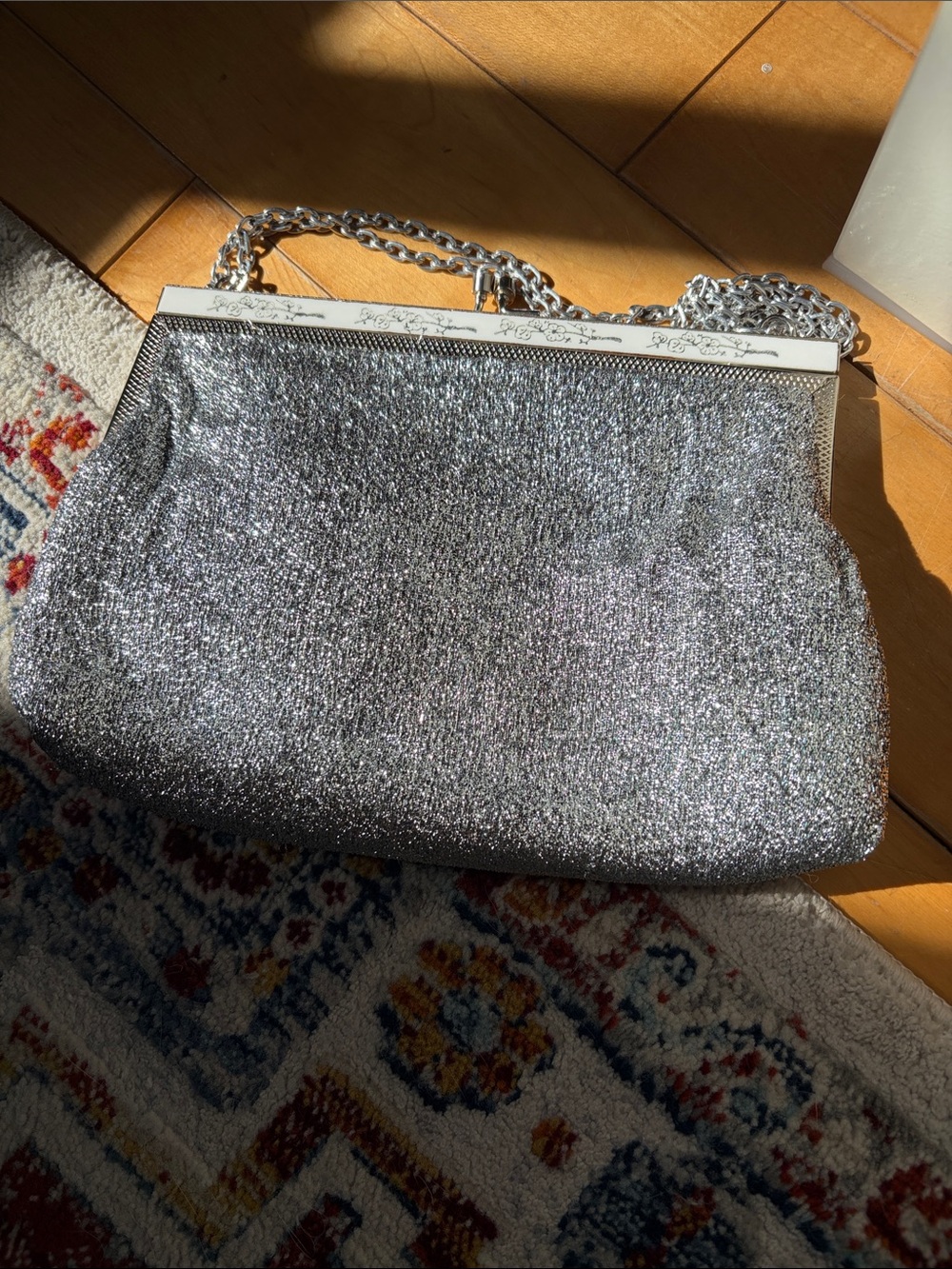 Vintage Made in Hong Kong Silver sparkle clutch chain-Strap. Clutch -